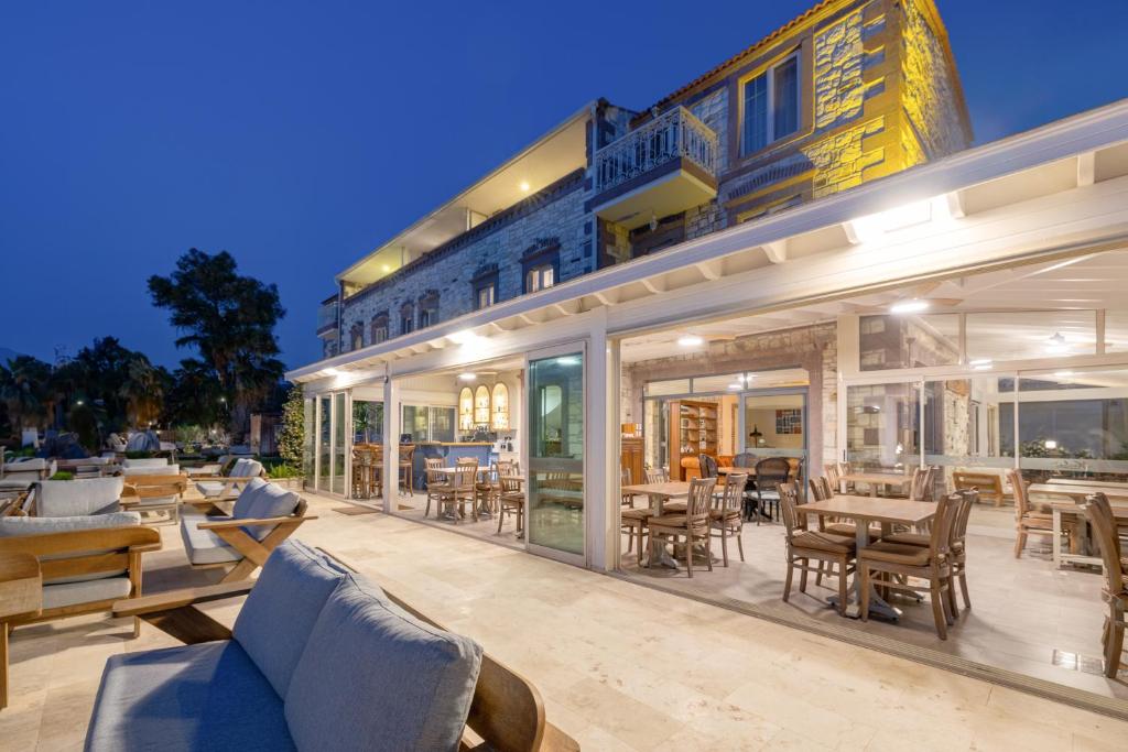 Navalia Hotel — Restauracje i bary in Foca, Izmir