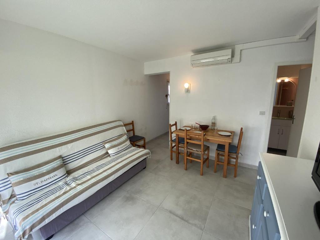 Narbonne-Plage : T2 climatisé, balcon, parking, à 100m de la plage, commerces à proximité - FR-1-795-12 - 4