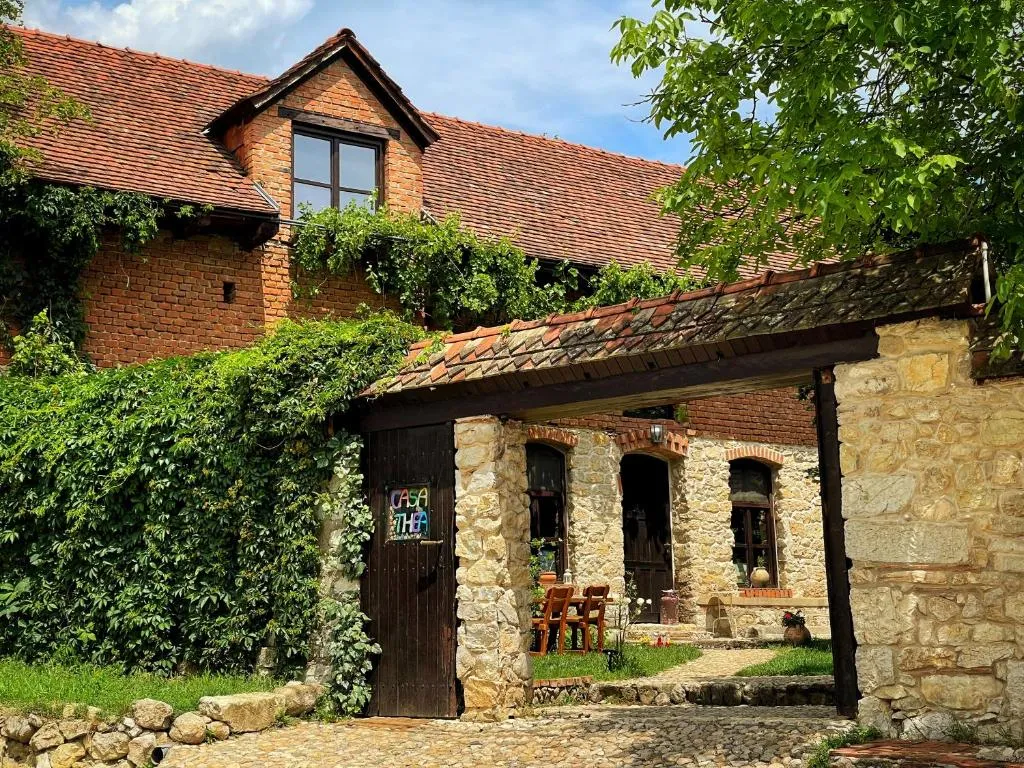 Casa Thea Cheile Nerei, hotel in Socolari