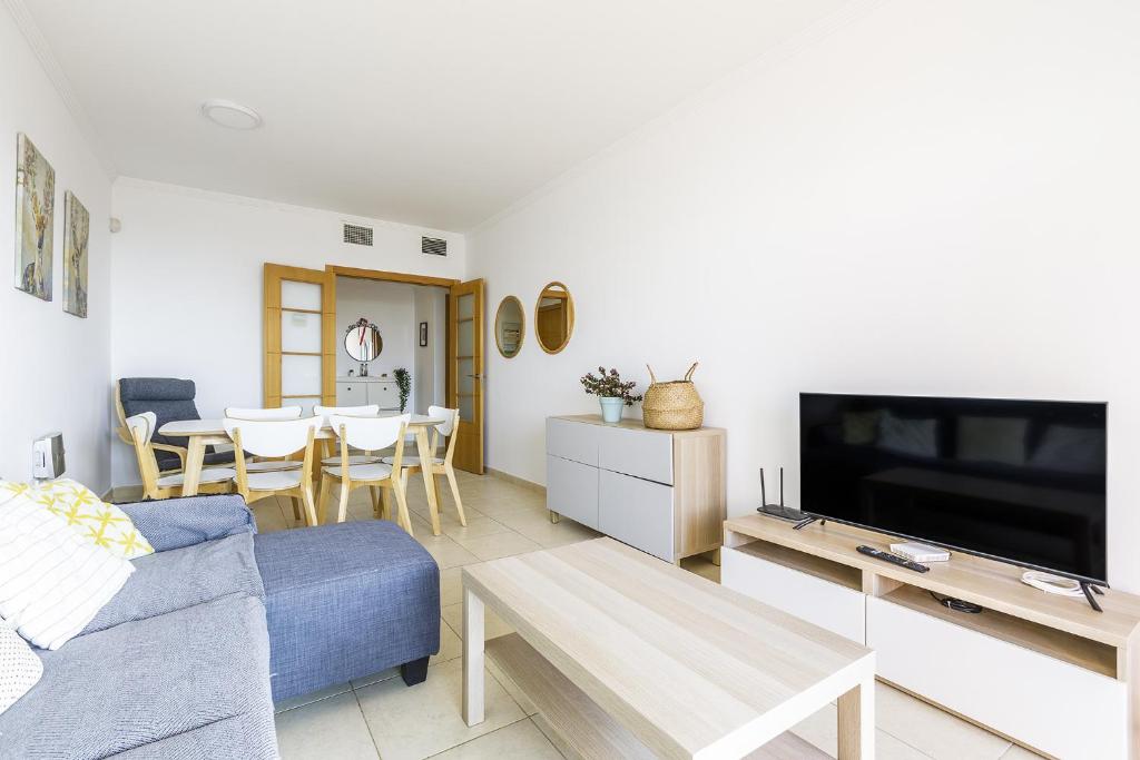 A&N Sea View Family Apartment with Pool & Parking - 3