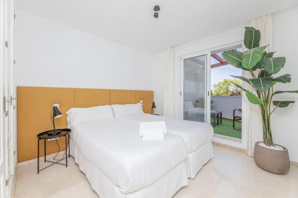 Great location 2 pools at Aloha Royal RDR385 - 2