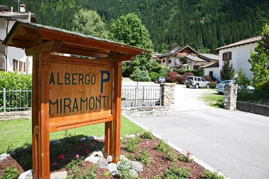 Albergo Miramonti, hotel v destinaci Arta Terme