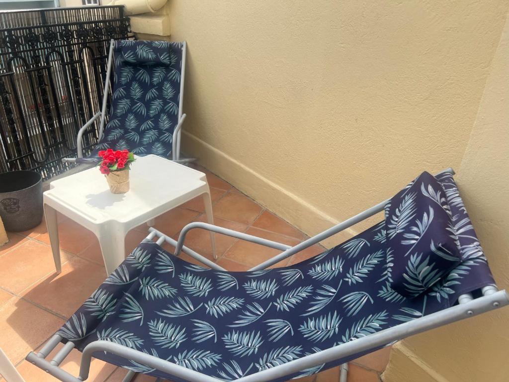"Studio ensoleillé à deux pas des plages avec sa Grande terrasse privée !" - 2