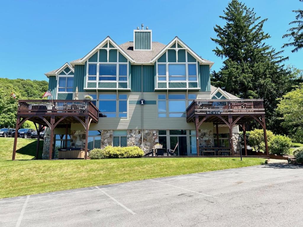 Center Stage, McHenry