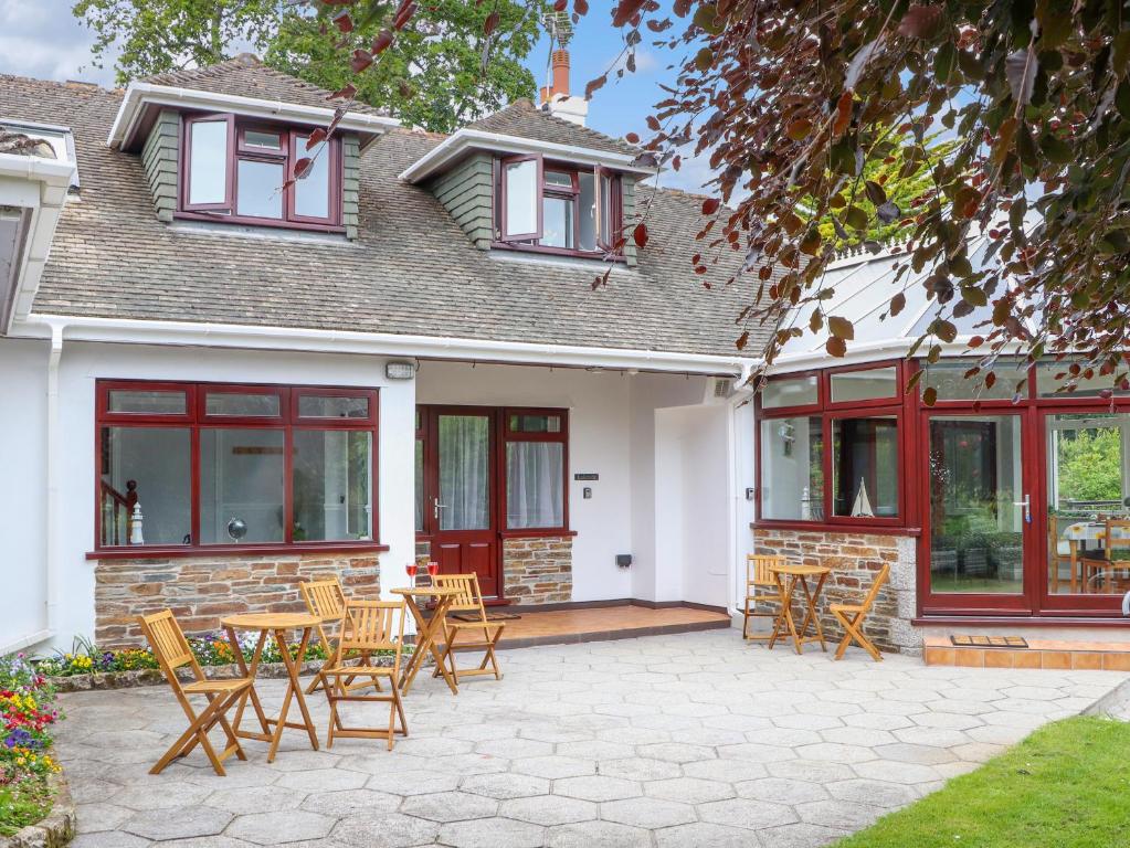 Squirrels Leap, Falmouth