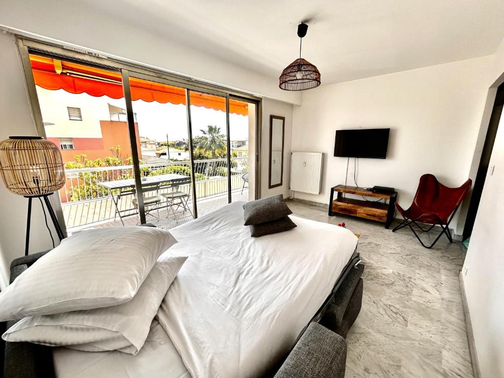 Superbe studio, 200 m de la mer, climatisé avec terrasse et parking privé - 5