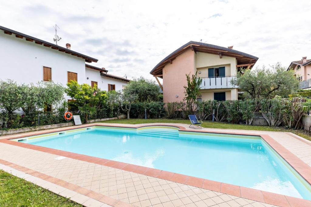 Bluemoon -luminoso apt con piscina, Lazise