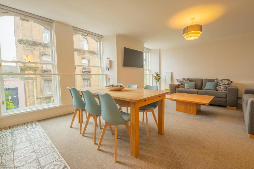 Henrys Apartment, DO NOT BOOK UNLESS YOU LIKE CLUB NOISE, Dundee