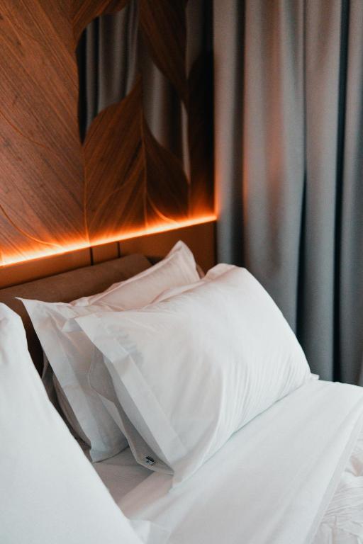 Royal-G Deluxe Hotel — Hotel rooms in Golem, Tirane