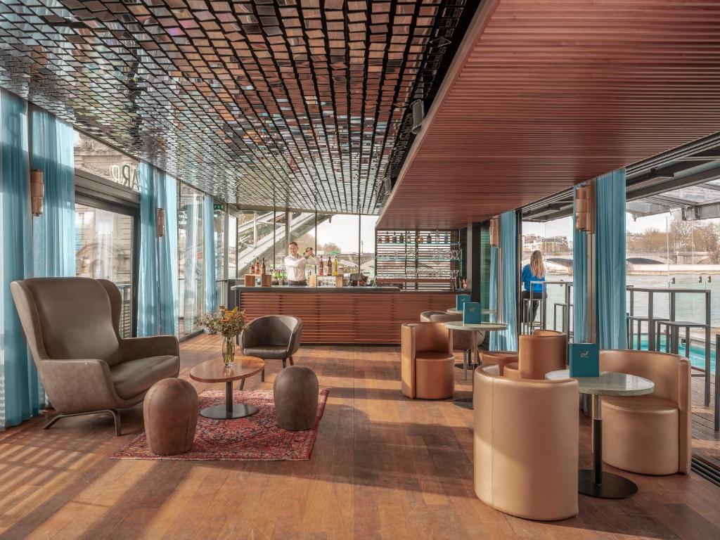 オフ パリ セーヌ (Off Paris Seine) ラウンジ