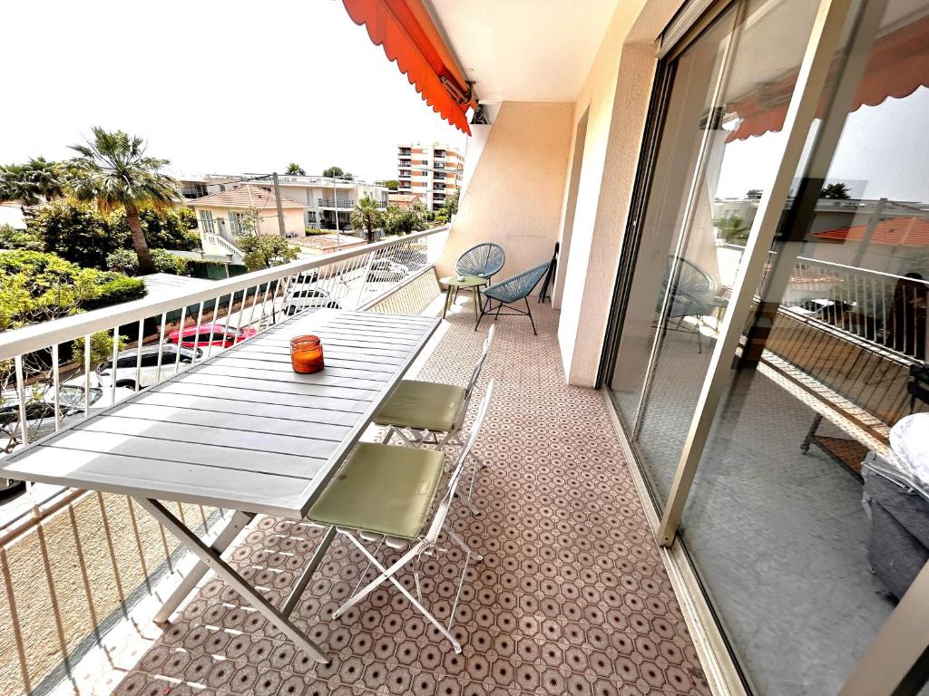 Superbe studio, 200 m de la mer, climatisé avec terrasse et parking privé - 2