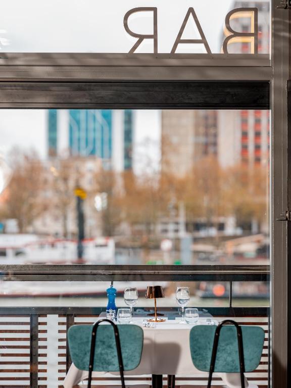 オフ パリ セーヌ (Off Paris Seine) レストラン