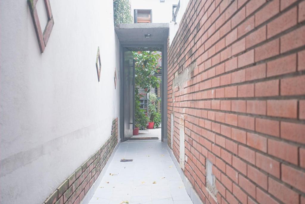 Green filled home with rooftop BBQ - 2