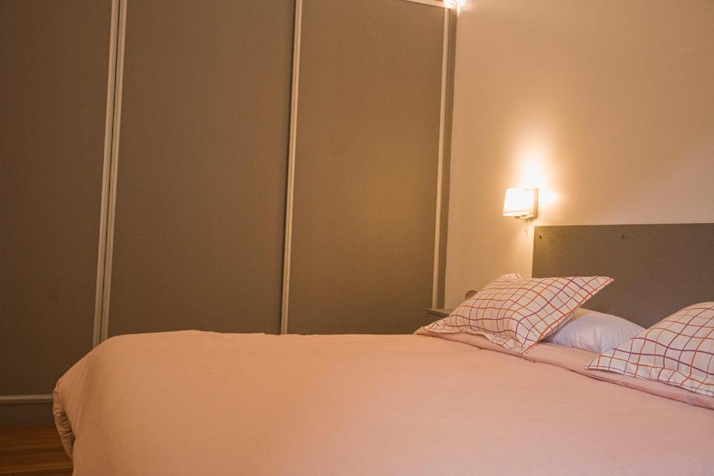 Green filled home with rooftop BBQ - 4