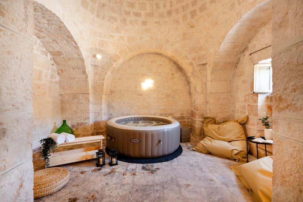 Trullo in Ulivi incantati JACUZZI-FREEPARKING-FREEEWIFI, Cisternino