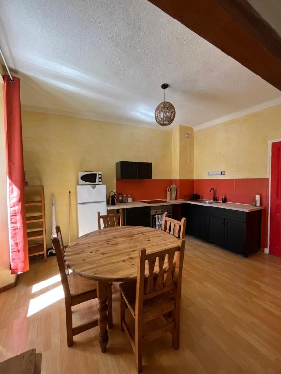 Appart plein centre lit King size , canapé lit et wifi - 4