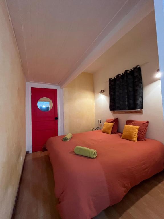 Appart plein centre lit King size , canapé lit et wifi - 2