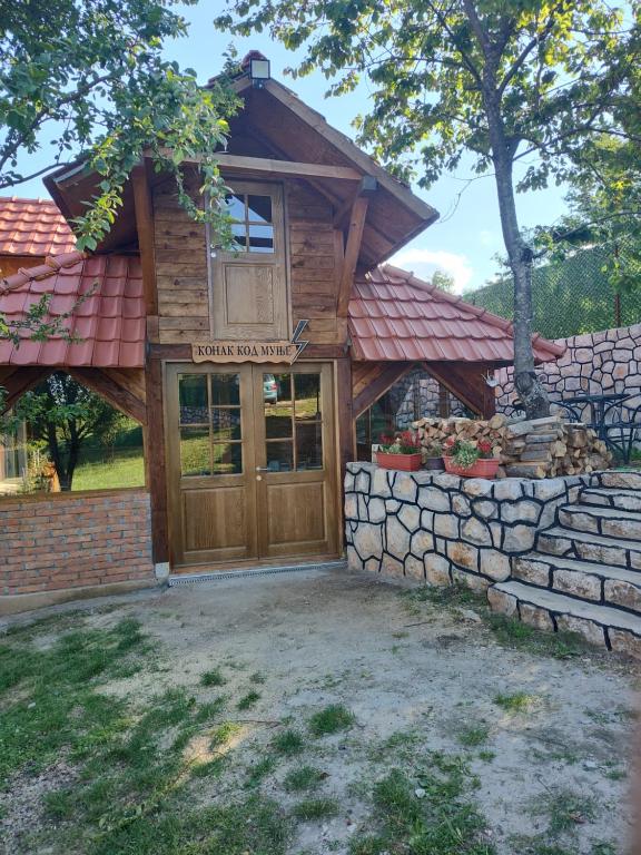 Konak kod munje, Omar