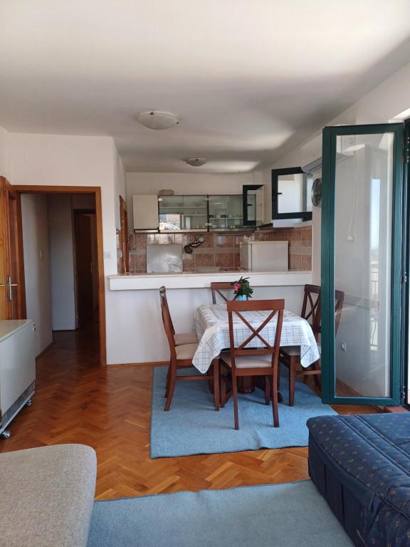 Sea breeze Budva - 1