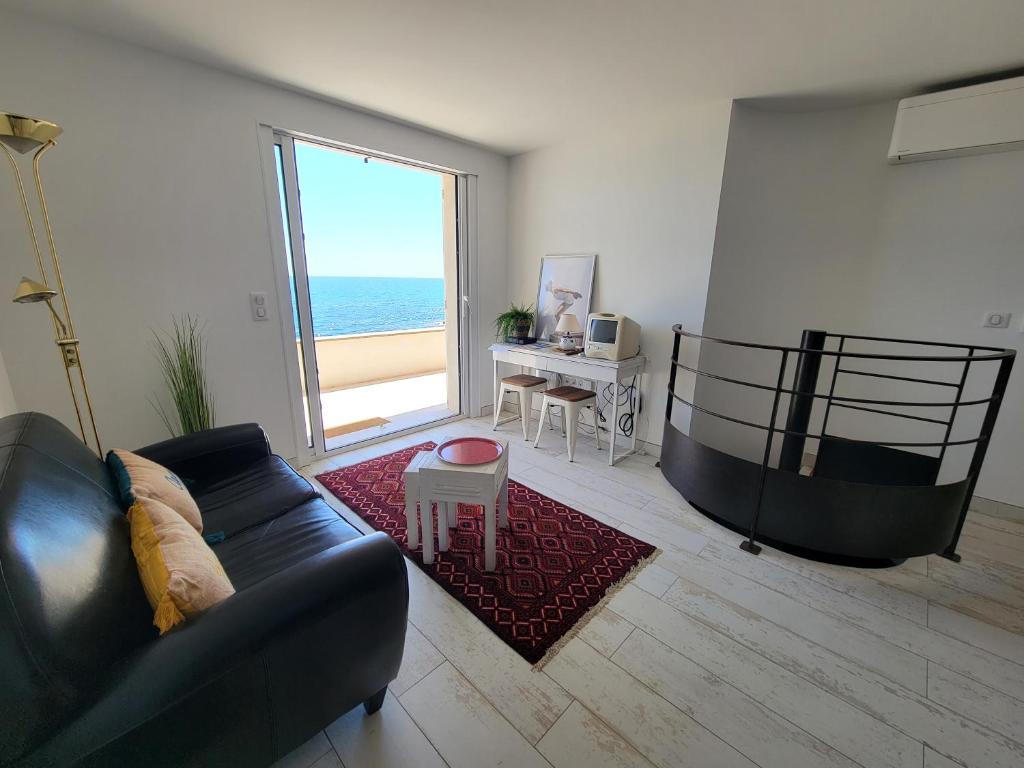 Le Cabanon, pieds dans l'eau, vue exceptionnelle - 4