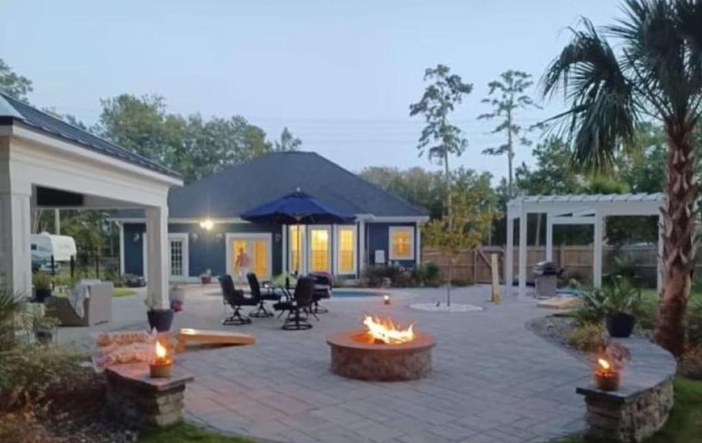 Horseshoe Manor, Little River