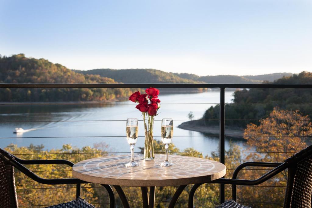 Surrounding environment, Beaver Lakefront Cabins - Couples Only Getaways in Eureka Springs (AR)