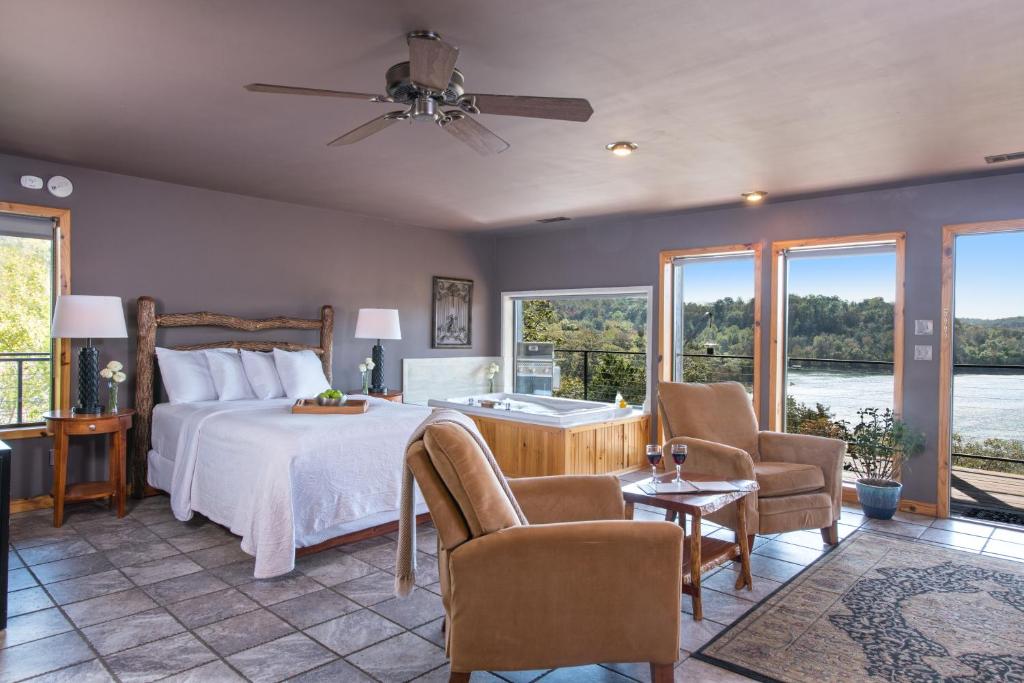 Beaver Lakefront Cabins - Couples Only Getaways