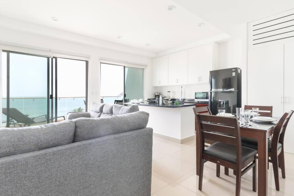 Paraíso Costero Elegante Condo con Vista al Mar - 3
