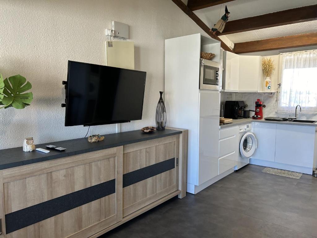 Saint-Cyprien : Studio Moderne avec Piscine et Parking - FR-1-793-13 - 2