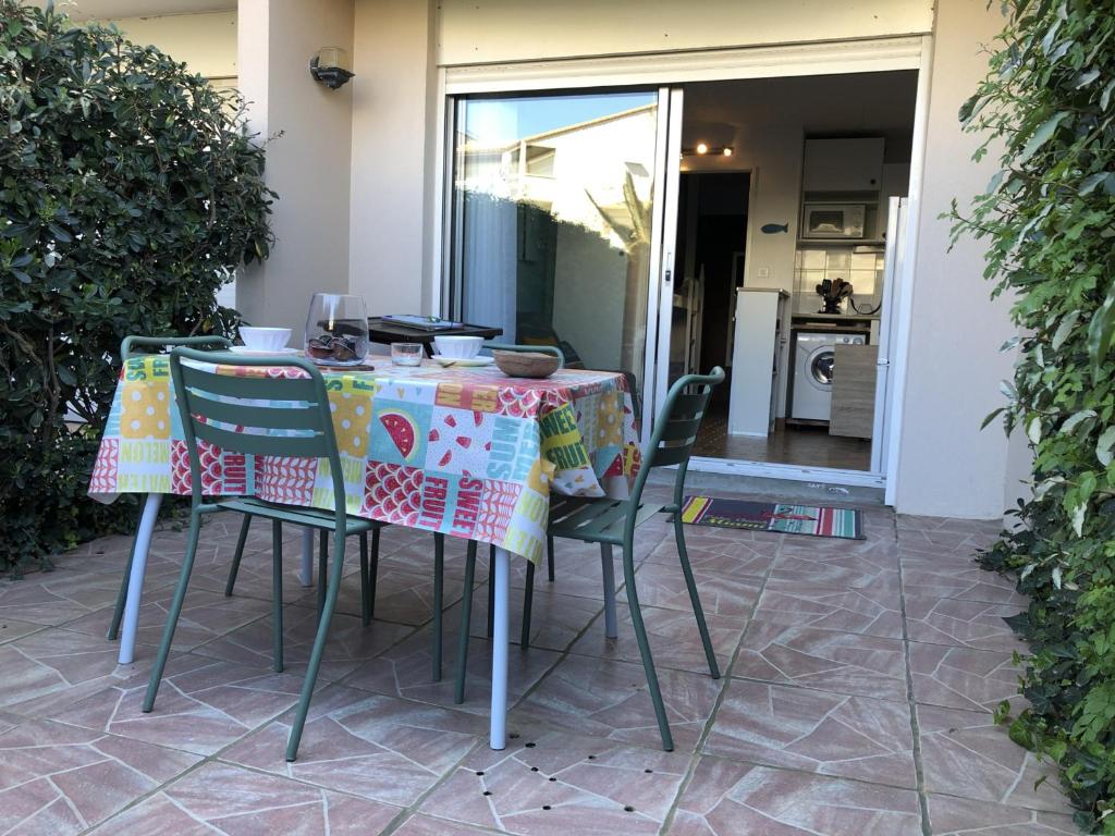 Studio Alcôve en Front de Mer avec Piscine, Terrasse et Parking à Saint Cyprien - FR-1-793-14 - 2