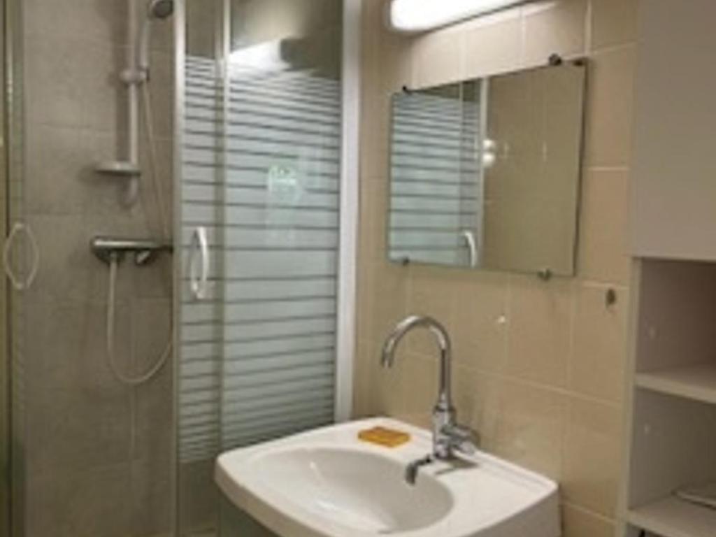 Saint-Cyprien: T3 en RDC, Terrasse, Parking, à 600m de la Plage - FR-1-793-15 - 3