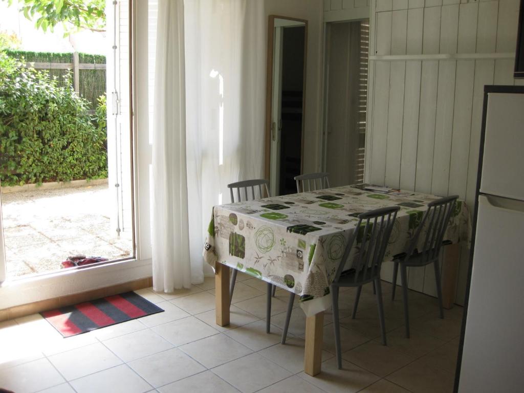 Saint-Cyprien: T3 en RDC, Terrasse, Parking, à 600m de la Plage - FR-1-793-15 - 5