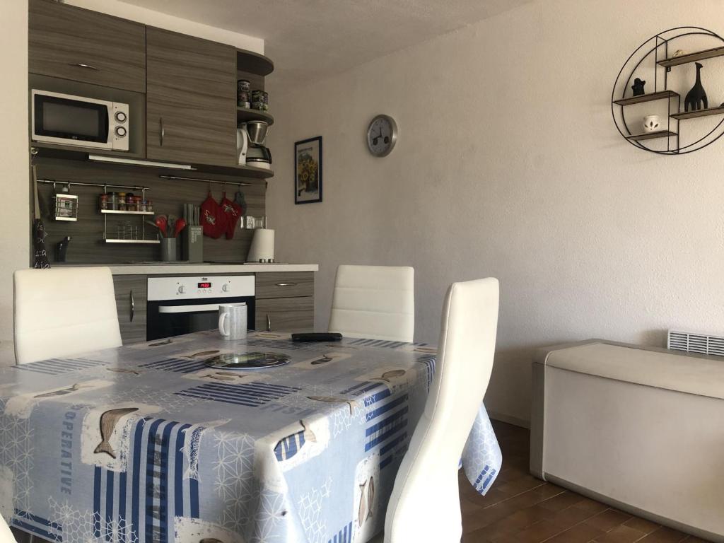 Saint Cyprien - T2 RDC 4P avec piscine, proche plage et port, parking privé, animaux admis - FR-1-793-7 - 2