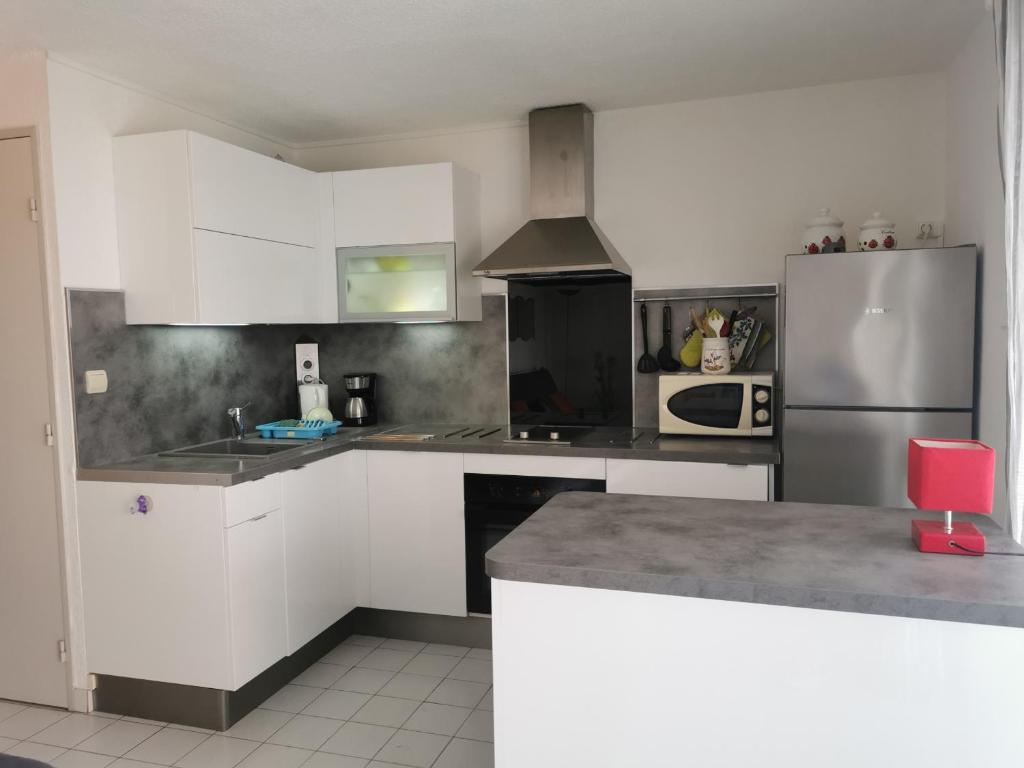 Direct Plage, Piscine et Parking - Confort Moderne pour 4 Pers - FR-1-796-37 - 2