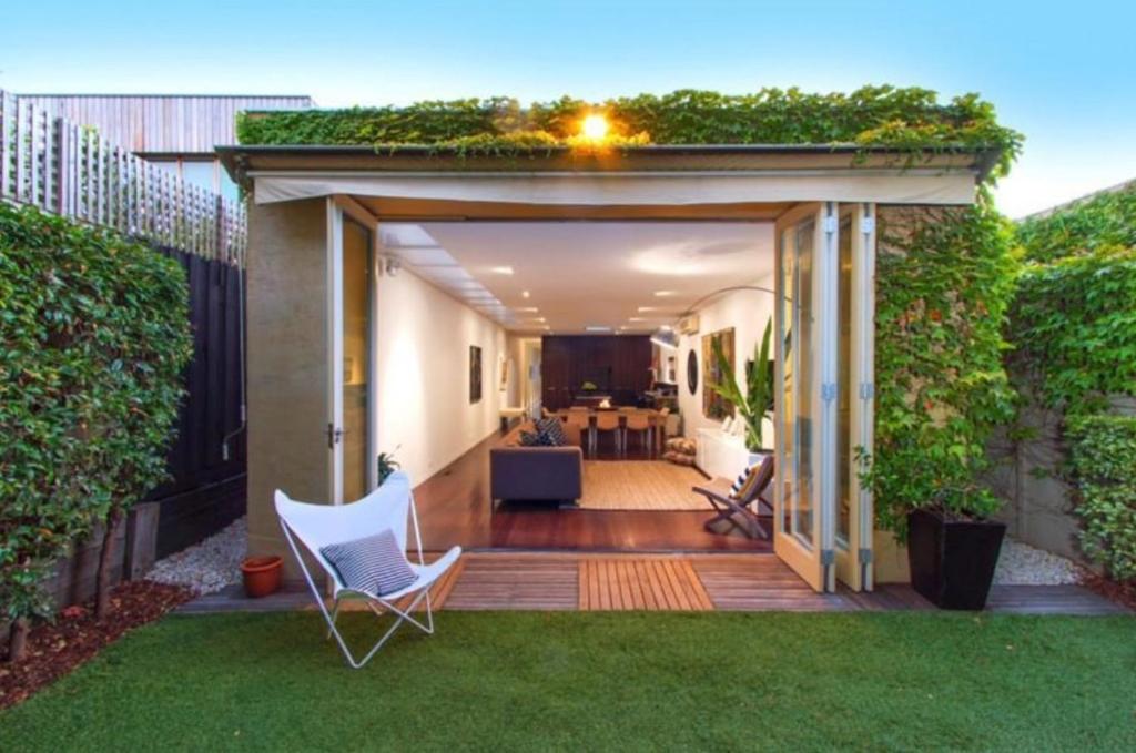 St Kilda Style - Stunning 3 Bedroom House, Melbourne