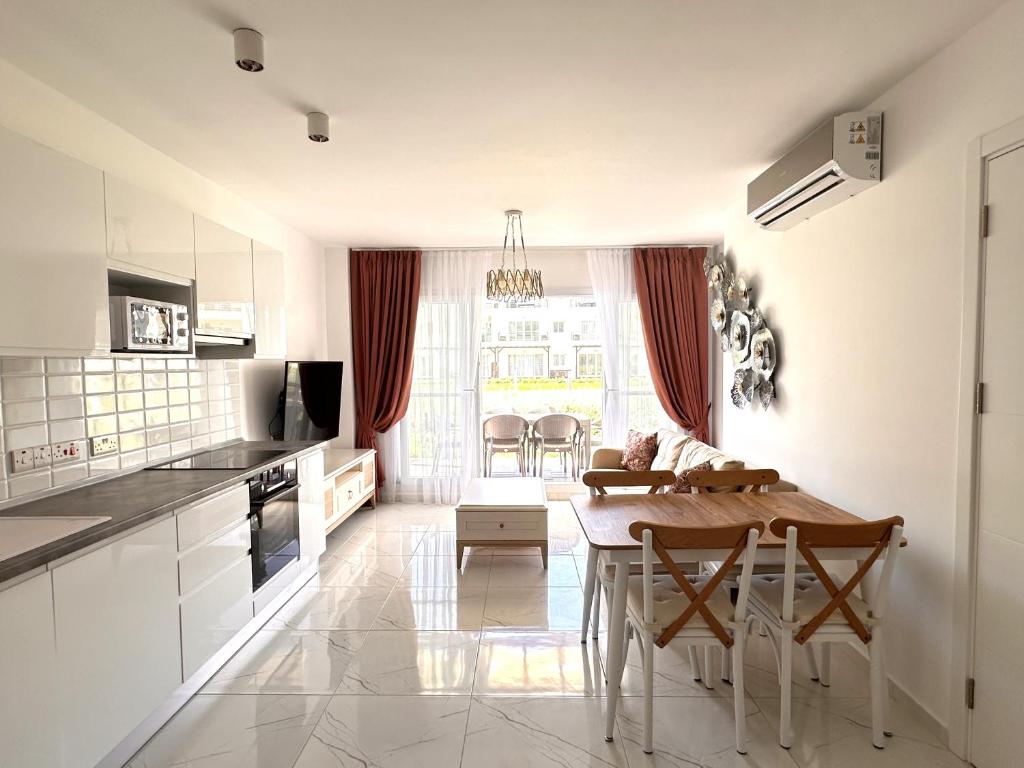 Apartment in Thalassa Beach Resort & Spa Retreat, Vokolidha