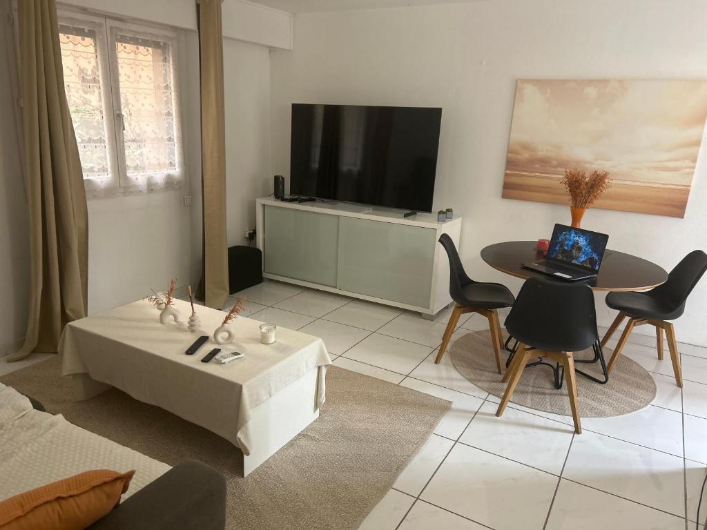 Appartement spacieux climatisé piscines - 1
