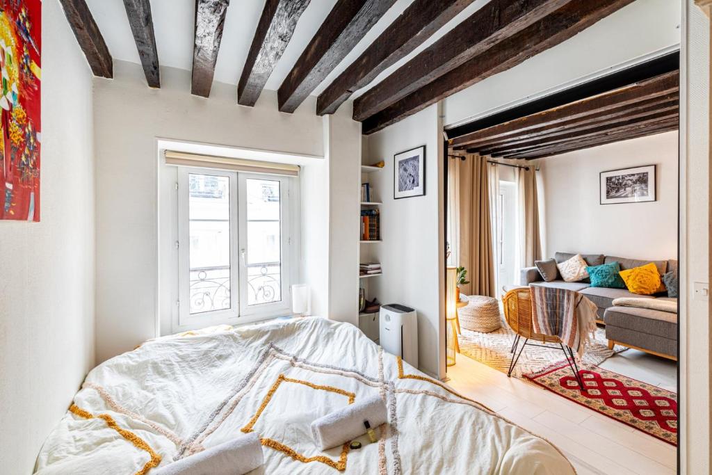 GuestReady - Exposed beams flat near Le Marais - 4