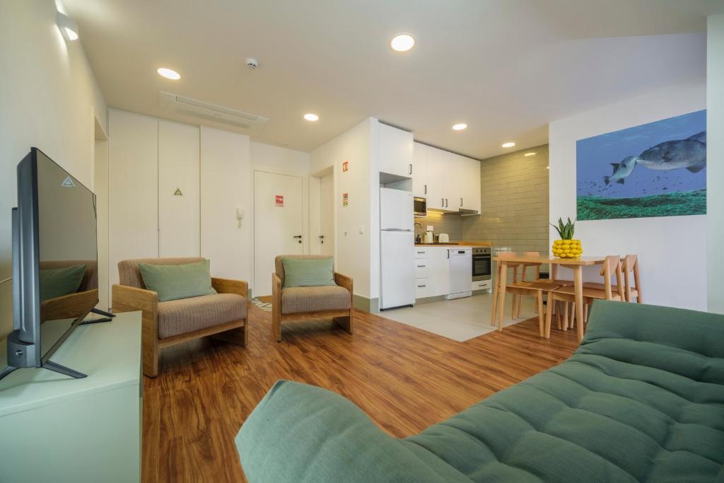 Azimute 5, Angra do Heroísmo