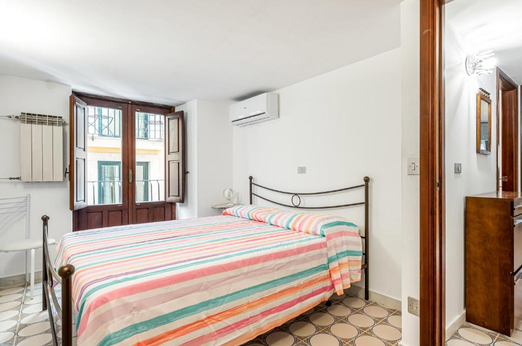 GuestHost - Roomy Central Apartment in the Heart of Taormina - 3