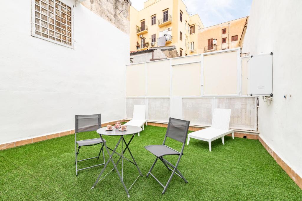 GuestHost - La Dimora dei Mille - Roomy Apartment with Terrace - 3