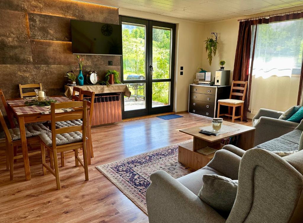 Ustronne Chatki - Górska Ostoja, Ustroň