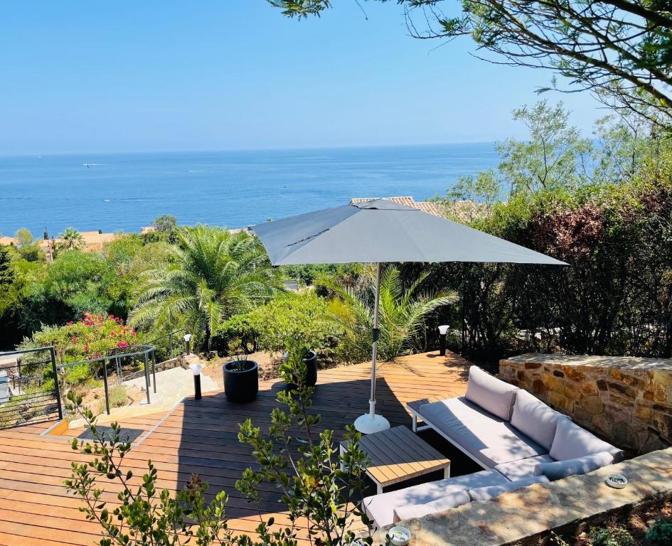 Superbe vue mer et Estérel, Villa Neuve pour 8-10 Personnes, Clim, Piscine, Saint-Raphaël