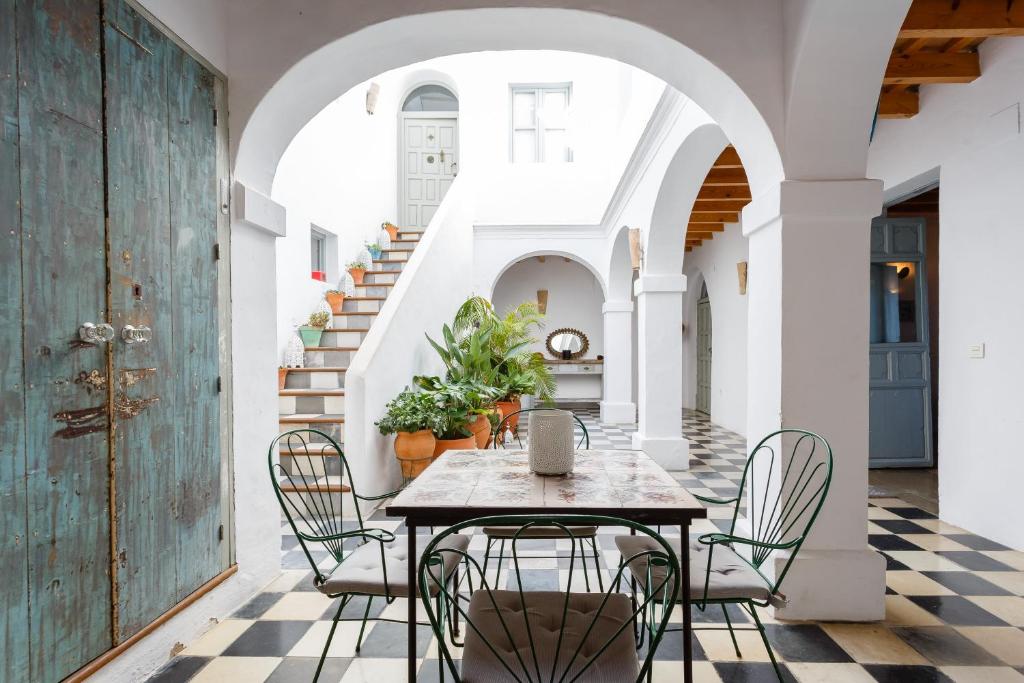 Spacious Private Vejer Patio Home - 3