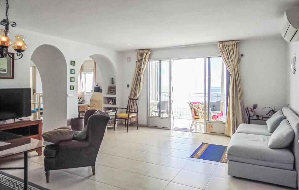Awesome Apartment In Torrevieja - 3