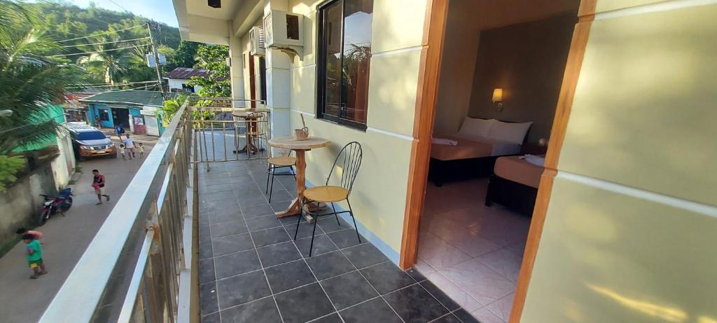 コロン ビスタ ロッジ (Coron Vista Lodge) バルコニー/テラス