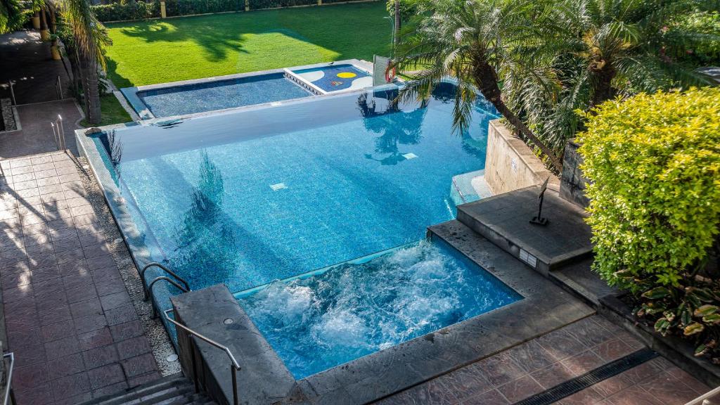 スイミングプール