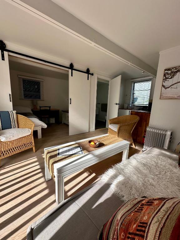 Turtle Cabin, Papamoa