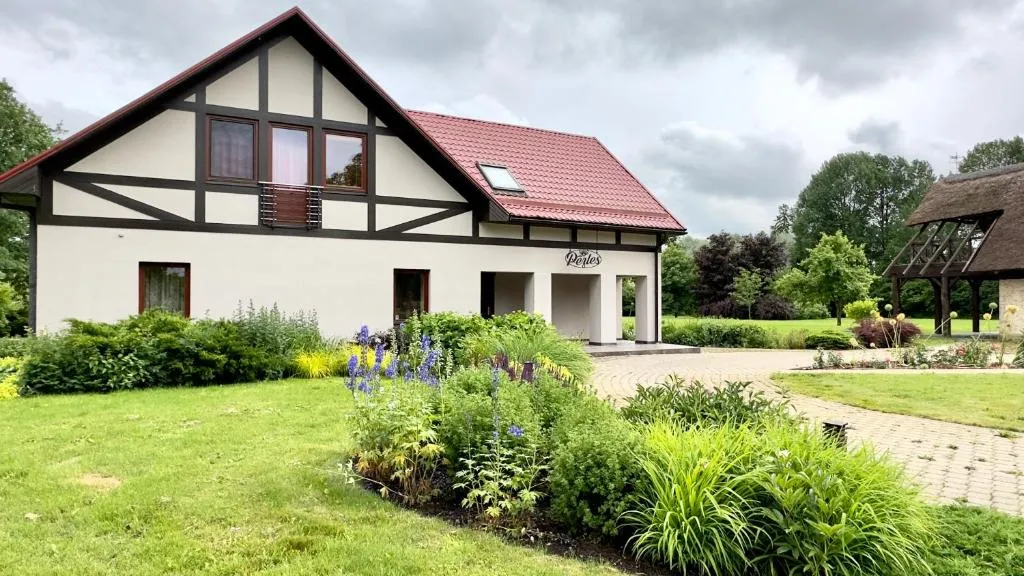 Pērles, Hotel in Durbe