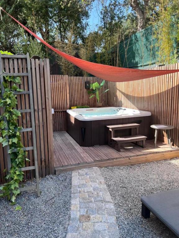 Magnifique T2 LUXE Jacuzzi & Piscine PRIVÉ PROCHE PLAGES ST AYGULF A PIEDS - 5